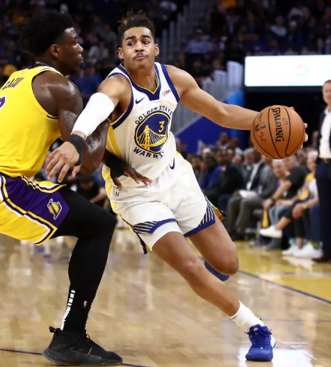 记者：多特仍在推进桑乔的转会，相关谈判正在进行中